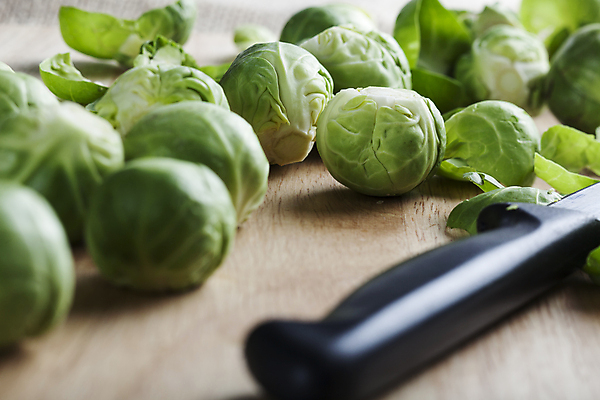 포토 JPG 해외이미지 음식 채소 재료 도마 건강 사람없음 초록색 새싹 신선 칼 유기농 날것 건강식 채식주의자 해외202004 해외포토 식물 웰빙 컬러 주방용품 채식 파일형식 이미지허브