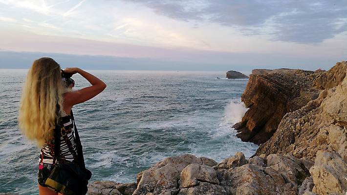 포토 JPG 해외이미지 계절 행복 백그라운드 자연 하늘 한명 사람 야외 농작물 컬러풀 금발 노란색 카메라 환경 사진촬영 봄 자유 시골 언덕 질감 내추럴 해외202004 해외포토 1 헤어스타일 감정 컬러 컨셉 농업 전자제품 촬영 생태계 파일형식 이미지허브