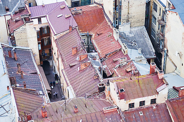 포토 JPG 해외이미지 벽 지붕 거리 사람없음 금속 전선 발코니 도시 역사 버리기 타일 석판 옛날 해외202004 해외포토 모션 재질 파일형식 이미지허브