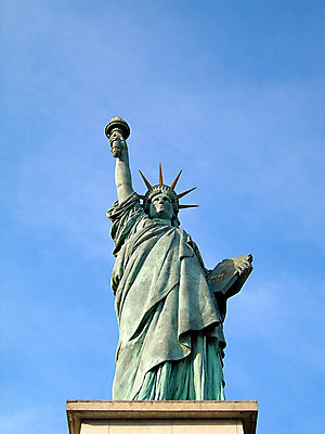 포토 JPG 해외이미지 구름 손 여행 건축양식 하늘 미술 사람없음 파란색 조각상 여행객 미국 자유 프랑스 손전등 잡기 작음 심볼 천연기념물 프랑스어 독립 파리(프랑스) 해외202004 해외포토 자연요소 문자 건축 유럽 컬러 컨셉 북아메리카 모션 문화예술 조명 사람 신체부위 조형물 크기 파일형식 이미지허브