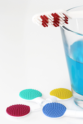 포토 JPG 해외이미지 백그라운드 건강 사람없음 흰색 붓 입 치아 보호 칫솔 청소 혀 예방 청소부 실행 위생관리 해외202004 해외포토 직업 컬러 컨셉 관리 신체부위 위생용품 소화기관 파일형식 이미지허브