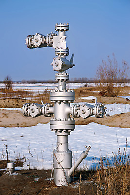 포토 JPG 해외이미지 산업 사람없음 세로 힘 봄 장비 에너지 수도꼭지 연료 가스 세대 파이프라인 해외202004 해외포토 계절 파이프_관 파일형식 이미지허브