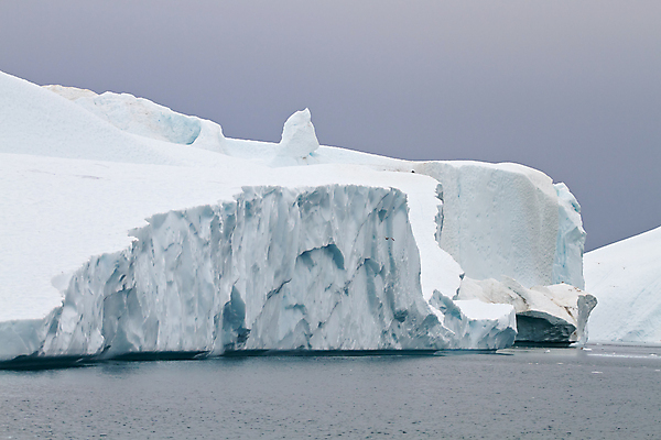포토 JPG 해외이미지 바다 자연 하늘 풍경 사람없음 물 파란색 얼음 추위 흰색 북극 빙하 빙산 북쪽 대서양 그린란드 해외202004 해외포토 자연요소 컬러 섬 덴마크 극지방 방향 생태계 파일형식 이미지허브