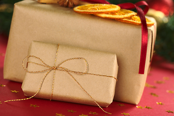 포토 JPG 해외이미지 계절 리본 종이 크리스마스 휴가 선물 사람없음 장식 가로 빨간색 상자 사진촬영 놀람 황금 오브젝트 포장소품 해외202004 해외포토 기념일 감정 컬러 포장 표정 촬영 포장재료 파일형식 이미지허브