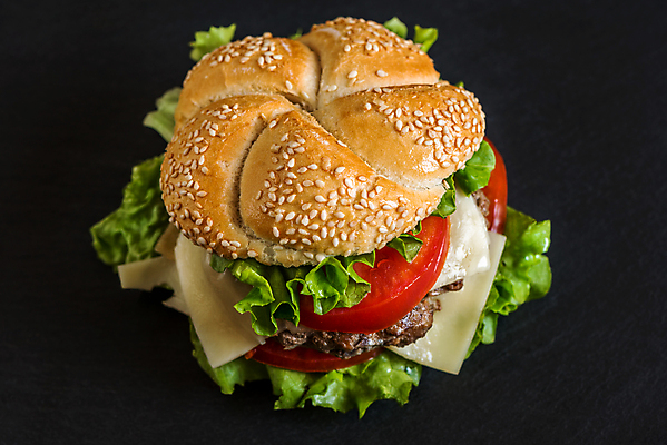 포토 JPG 해외이미지 검은배경 패스트푸드 실내 사람없음 한개 햄버거 인스턴트 정크푸드 해외202004 해외포토 1 음식 백그라운드 내부 검은색 파일형식 이미지허브