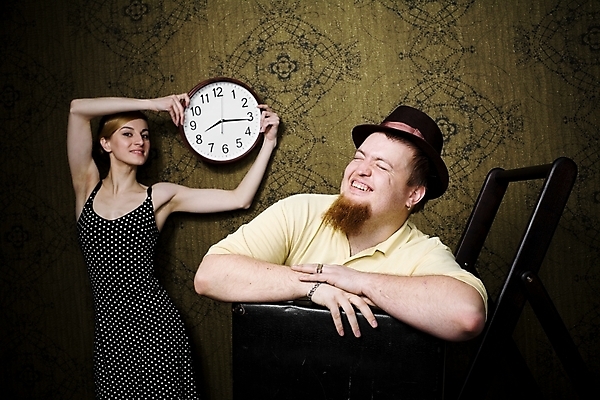 포토 JPG 해외이미지 백인 직업 여자 남자 얼굴 시계 비즈니스 모션 수염 웃음 사람 앉기 성인 두명 금발 숫자 갈색 검은색 시간 기다림 기회 출퇴근 효율 해외202004 해외포토 서양인 문자 헤어스타일 컬러 컨셉 표정 신체부위 파일형식 이미지허브