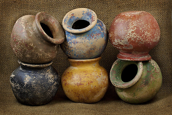 포토 JPG 해외이미지 백그라운드 사람없음 빨간색 초록색 파란색 갈색 노란색 꽃병 검은색 도자기 거친 냄비 6 삼베 질감 캔버스 점토 토기 도예가 정물화 해외202004 해외포토 직업 꽃 컬러 숫자 용기_그릇 솥 그림 파일형식 천_직물 이미지허브