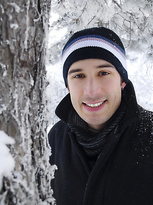 포토 JPG 해외이미지 나무 백인 모델 라이프스타일 응시 옷 계절 공원 남자 얼굴 조각 포즈 장갑 겨울 관리 한명 미소 웃음 사람 풍경 성인 야외 청춘 유행 추위 코트 흰색 소나무 눈송이 입술 해외202004 해외포토 서양인 식물 1 시선 잡화 공공시설 컬러 컨셉 눈_날씨 표정 생활 신체부위 외투 파일형식 이미지허브