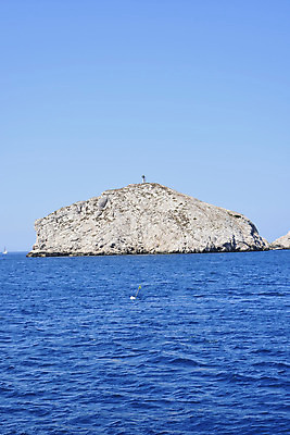 포토 JPG 해외이미지 바다 등대 사람없음 물 파란색 프랑스 보트 성 신호등 포트 마르세유 해외202004 해외포토 자연요소 건축물 유럽 컬러 배_교통 파일형식 이미지허브