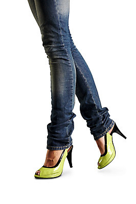 포토 JPG 해외이미지 옷 여자 신발 2 신체 바지 발 사람 사람없음 초록색 유행 흰색 청바지 우아함 발목 고립 양발 스타일 해외202004 해외포토 컬러 컨셉 하의 신체부위 파일형식 이미지허브