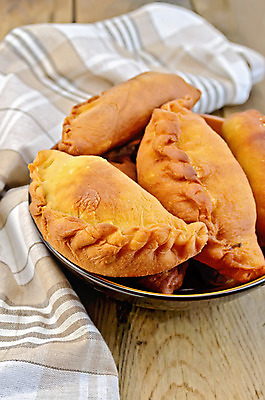 포토 JPG 해외이미지 전통 접시 음식 빵 백그라운드 실내 건강 육류 요리 사람없음 목재 세로 노란색 케이크 식사 튀김 시골 직물 신선 뜨거움 아침식사 굽기 먹기 속도 상쾌 냅킨 반죽 패티 러시아인 스터핑 페스츄리 핸드메이드 해외202004 해외포토 서양인 나무 식기 감정 컬러 식재료 재료 모션 디저트 내부 구이 파일형식 이미지허브