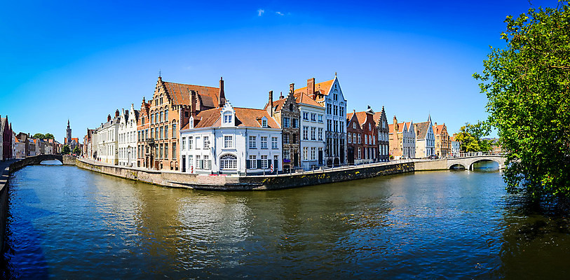 포토 JPG 해외이미지 나무 유럽 여행 건축양식 하늘 지붕 벽돌 거리 주택 풍경 사람없음 건물 물 파란색 강 컬러풀 반사 교회 여행객 탑 항구 종 바위 도시 중세 역사 운하 벨기에 타운 종탑 묵주 고딕 옛날 채널 해외202004 해외포토 자연요소 식물 건축물 건축 나라 컬러 종교용품 종교건축 교통시설 사람 돌_바위 서유럽 파일형식 이미지허브