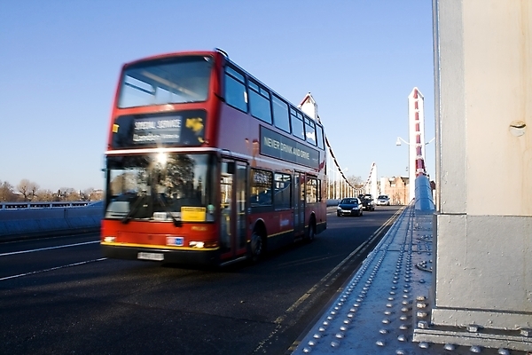포토 JPG 해외이미지 영어 도로 여행 이동 교통시설 모션 영국 잉글랜드 거리 버스 사람없음 빨간색 도시풍경 여행객 도시 런던 블러 해외202004 해외포토 문자 유럽 길 육상교통 컬러 교통 컨셉 대중교통 사람 풍경 시설 파일형식 이미지허브
