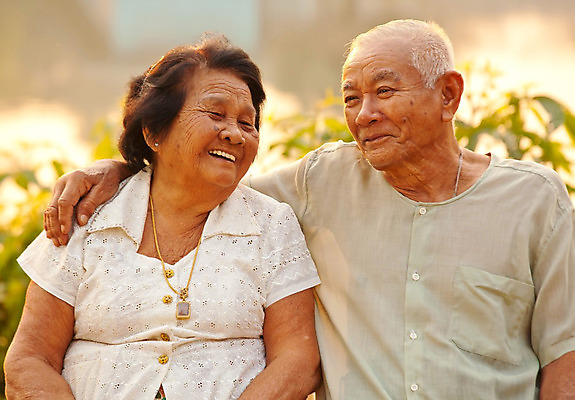포토 JPG 해외이미지 라이프스타일 커플 여자 남자 행복 2 가족 관계 남편 주택 함께함 건강 사랑 웃음 사람 동양인 성인 야외 두명 흰색 아내 은퇴 옛날 해외202004 해외포토 감정 컬러 컨셉 표정 인종 건물 생활 파일형식 이미지허브