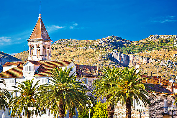 포토 JPG 해외이미지 전통 바다 섬 자연 하늘 산 주택 파노라마 손바닥 풍경 사람없음 건물 초록색 물 파란색 컬러풀 세계 교회 탑 항구 도시 소나무 만 보트 재산 땅 지중해 타운 크로아티아 스카이라인 옛날 해외202004 해외포토 자연요소 나무 건축물 손 유럽 컬러 배_교통 종교건축 교통시설 촬영기법 금융 생태계 파일형식 이미지허브