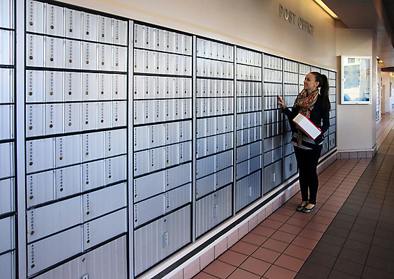 포토 JPG 해외이미지 백그라운드 통신 아파트 한명 안전 상자 숫자 문 금속 재산 편지 사물함 잠금 보안 콘도 열쇠구멍 수납 일반 주소 정부 줄서기 편지쓰기 많음 해외202004 해외포토 문자 1 컨셉 모션 재질 숙소 주택 사람 금융 기록 파일형식 이미지허브