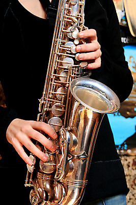 포토 JPG 해외이미지 남자 손가락 놀이 관리 사람없음 검은색 콘서트 공연 연주자 음악가 흰색 색소폰 연예인 고립 플레이어 생존 해외202004 해외포토 직업 손 음악 컬러 사람 이벤트 목관악기 파일형식 이미지허브