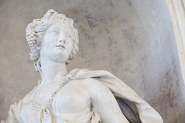 포토 JPG 해외이미지 백인 모델 라이프스타일 여자 건강 미소 사람 성인 사람없음 조각상 흰색 클래식 돌봄 완벽 해외202004 해외포토 서양인 컬러 컨셉 모션 표정 생활 조형물 파일형식 이미지허브