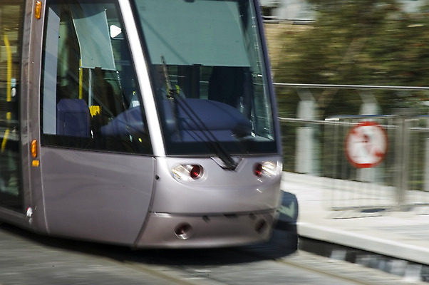 포토 JPG 해외이미지 여행 교통시설 하늘 사람없음 건물 파란색 도시풍경 사무실 새벽 기차 도시 대학교 전차 아일랜드 더블린 귀족 철강 통근 해외202004 해외포토 자연요소 건축물 유럽 육상교통 컬러 교통 비즈니스 학교 대중교통 풍경 시설 출근 파일형식 이미지허브