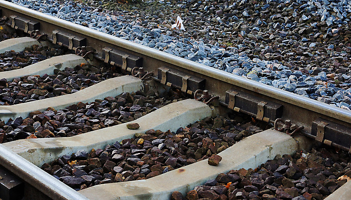 포토 JPG 해외이미지 선 여행 교통시설 사람없음 금속 철 방법 선로 철강 콘크리트 해외202004 해외포토 교통 재질 시설 파일형식 이미지허브