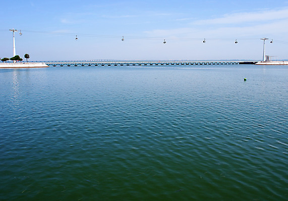 포토 JPG 해외이미지 모양 디자인 외관 공원 여행 건축양식 유리 하늘 미래 새로움 파노라마 풍경 사람없음 야외 건물 파란색 빛 강 도시풍경 흰색 도시 재산 포르투갈 리스본 엑스포 철강 해외202004 해외포토 건축물 공공시설 건축 유럽 컬러 컨셉 재질 촬영기법 금융 파일형식 이미지허브