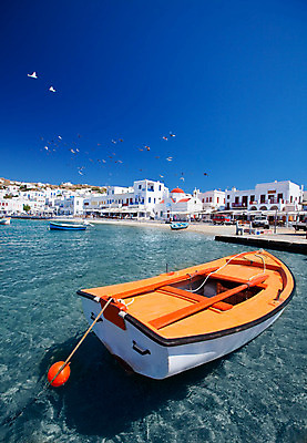 포토 JPG 해외이미지 바다 섬 여행 조류 하늘 휴가 사람없음 야외 건물 물 교회 항구 보트 역사 그리스 지역 타운 그리스인 미코노스섬 줄서기 해외202004 해외포토 자연요소 서양인 동물 건축물 유럽 배_교통 종교건축 교통시설 모션 도시 파일형식 이미지허브