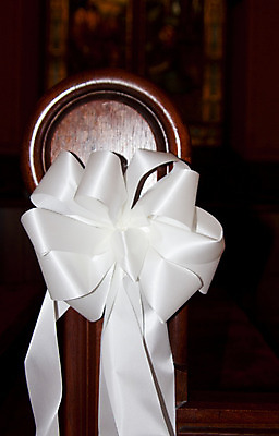 포토 JPG 해외이미지 리본 종교 결혼 의자 결혼식 이벤트 사람없음 장식 교회 흰색 축하 심볼 통로 세례 해외202004 해외포토 컬러 가구 컨셉 종교건축 건물 파일형식 이미지허브