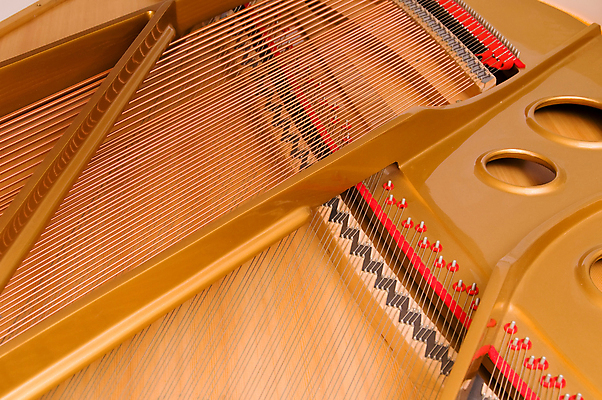 포토 JPG 해외이미지 줄 음악 열쇠 사람없음 소리 기구 피아노 황금 망치 철사 조율 펠트 해외202004 해외포토 문화예술 공구 건반악기 파일형식 천_직물 이미지허브