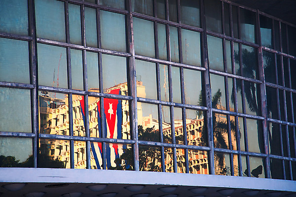 포토 JPG 해외이미지 문화 여행 백그라운드 패턴 건축양식 창문 추상 사람없음 건물 도시풍경 반사 어둠 깃발 도시 재산 쿠바 그런지 아바나 해외202004 해외포토 건축물 건축 무늬 풍경 금융 중앙아메리카 파일형식 이미지허브