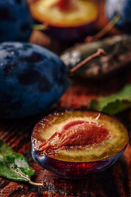 포토 JPG 해외이미지 잎 단면 실내 근접촬영 사람없음 아웃포커스 슬라이스 서양자두 해외202004 해외포토 식물 뷰포인트 촬영기법 내부 파일형식 이미지허브