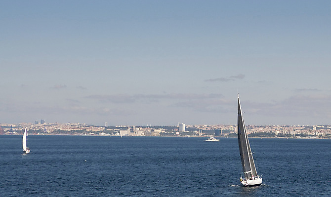 포토 JPG 해외이미지 스포츠 파도 바다 요트 교통시설 성공 바람 항해 풍경 사람없음 파란색 경쟁 선원 해외202004 해외포토 자연요소 컬러 교통 컨셉 배_교통 날씨 시설 파일형식 이미지허브