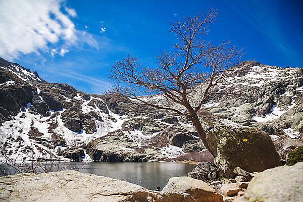 포토 JPG 해외이미지 구름 유럽 호수 여행 자연 하늘 산 풍경 사람없음 야외 물 파란색 평화 환경 계곡 하이킹 프랑스 바위 숲 내추럴 코르시카 해외202004 해외포토 자연요소 나라 컬러 섬 컨셉 레저 돌_바위 생태계 파일형식 이미지허브