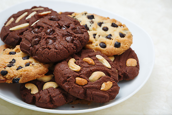 포토 JPG 해외이미지 접시 음식 디저트 사람없음 갈색 노란색 파티 쌓기 쿠키 초콜릿 어둠 빵집 견과류 흰색 신선 그룹 황금 달콤 굽기 땅콩 아몬드 흙더미 핸드메이드 해외202004 해외포토 식기 컬러 모션 이벤트 상점 흙 맛 구이 파일형식 더미 이미지허브