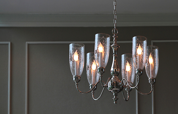 포토 JPG 해외이미지 전구 조명 실내 사람없음 화려 고급 우아함 샹들리에 해외202004 해외포토 컨셉 내부 파일형식 이미지허브