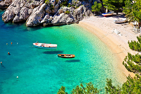 포토 JPG 해외이미지 유럽 모래 바다 건축양식 휴가 산 항해 안테나 파노라마 손바닥 해변 사람없음 물 파란색 교회 여행객 골짜기 바위 만 입 보트 성 지중해 산등성이 크로아티아 달마시안 터키석 해외202004 해외포토 자연요소 건축물 손 건축 나라 컬러 배_교통 통신 종교건축 자연 촬영기법 사람 건물 신체부위 돌_바위 개 보석 파일형식 이미지허브