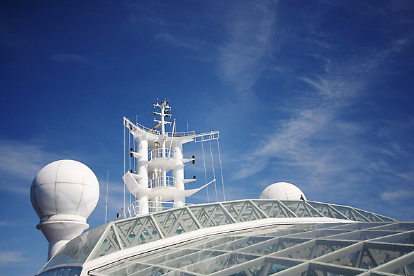 포토 JPG 해외이미지 전통 문화 바다 여행 비즈니스 부분 교실 하늘 휴가 휴식 항해 사람없음 야외 가로 물 파란색 활발 장비 신혼여행 흰색 만 고급 큼 크루즈 활 함선 승객 단절 해외202004 해외포토 자연요소 교육 컬러 결혼 컨셉 배_교통 학교 크기 파일형식 이미지허브