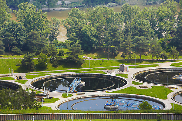 포토 JPG 해외이미지 나무 유럽 산업 공장 자연 사람없음 야외 건물 초록색 물 하이앵글 햇빛 환경 맑음 재활용 도시 원형 그룹 지저분함 쓰레기 큼 청소 순수 환경보전 탱크 체코 대야 프라하 타운 구식 옛날 치유 폐수 하수 해외202004 해외포토 자연요소 도형 식물 건축물 나라 뷰포인트 컬러 컨셉 공업 날씨 태양 감각 환경오염 크기 사회이슈 친환경 생태계 파일형식 이미지허브