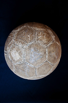 포토 JPG 해외이미지 스포츠 백그라운드 공 놀이 검은배경 추상 사람없음 세로 빛 검은색 축구 장비 수확 게임 원형 가죽 묘사 그림 질감 그런지 여의주 옛날 중고 해외202004 해외포토 도형 컬러 무늬 농업 구기 파일형식 이미지허브