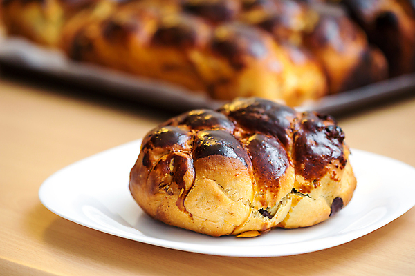 포토 JPG 해외이미지 전통 음식 빵 백그라운드 크리스마스 디저트 건강 사람없음 목재 갈색 케이크 빵집 흰색 신선 달콤 맛 아침식사 설탕 밀 굽기 슬라이스 반죽 밀가루 덩어리 건포도 고립 시나몬 엮은 페스츄리 핸드메이드 해외202004 해외포토 나무 기념일 컬러 컨셉 재료 포도 곡류 상점 식사 가루 구이 건과일 파일형식 이미지허브