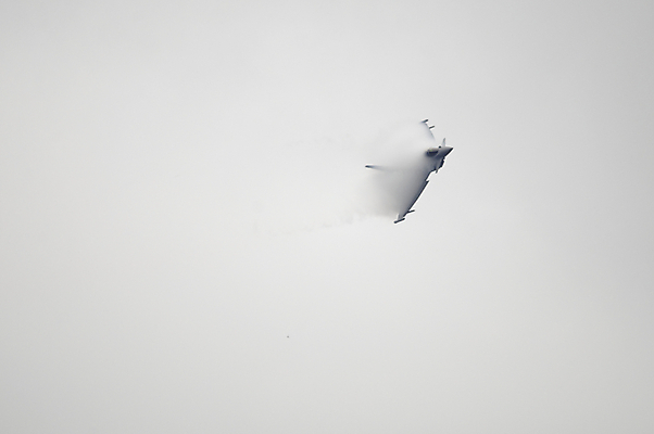 포토 JPG 해외이미지 구름 유럽 날개 교통시설 불꽃 영국 비행기 사람없음 힘 회색 공항 공군 항공 속도 군용 쇼 제트기 엔진 공학 에어쇼 대패 해외202004 해외포토 자연요소 교육 나라 컬러 교통 항공교통 불 대중교통 군대 시설 파일형식 이미지허브