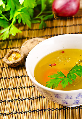 포토 JPG 해외이미지 접시 음료 음식 백그라운드 겨울 다이어트 채소 오렌지 고추 따뜻함 건강 육류 요리 사람없음 초록색 주방 식사 저녁식사 치킨 중국 당근 소고기 흰색 뜨거움 사발 수프 냄비 허브 향신료 칼로리 후추 바질 해외202004 해외포토 식물 식기 계절 아시아 컬러 과일 식재료 뿌리채소 사기그릇 솥 닭고기요리 향미료 파일형식 이미지허브