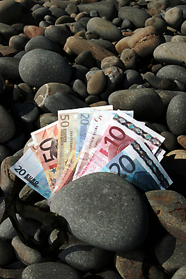 포토 JPG 해외이미지 아이콘 계절 유럽 종이 여행 백그라운드 컨셉 돈 비즈니스 자연 추상 휴가 사람없음 야외 금융 경제 파란색 맑음 꿈 유로 조약돌 10 재산 심볼 암초 아일랜드 보물 해외202004 해외포토 나라 컬러 무늬 날씨 숫자 돌_바위 생태계 파일형식 이미지허브