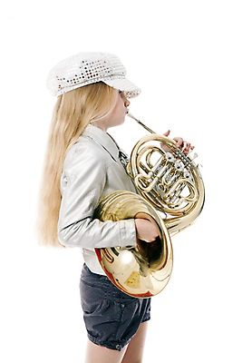 포토 JPG 해외이미지 백인 모델 여자 교육 행복 감정 어린이 음악 백그라운드 학교 놀이 바람 뿔 미술 한명 사람 빛 금속 소리 연주자 음악가 흰색 기구 표현 잡기 황금 은색 작음 예술가 프랑스어 고립 놋쇠 뮤지컬 캡모자 플레이어 해외202004 해외포토 자연요소 서양인 직업 문자 모자_잡화 1 컬러 모션 재질 날씨 문화예술 크기 파일형식 이미지허브