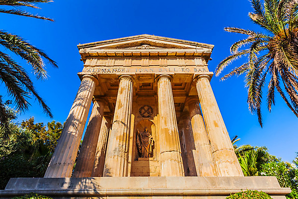 포토 JPG 해외이미지 유럽 여행 건축양식 사람없음 여름 파란색 도시풍경 노란색 세계문화유산 기둥 도시 역사 황금 몰타섬 해외202004 해외포토 계절 건축 나라 컬러 섬 풍경 문화재 몰타 파일형식 이미지허브