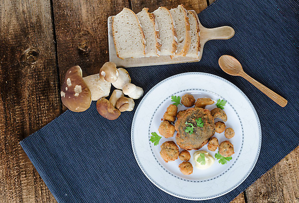 포토 JPG 해외이미지 접시 빵 사람없음 숟가락 버섯 튀김 허브 나무도마 버섯요리 나무배경 해외202004 플레이팅 해외포토 식물 식기 음식 백그라운드 도마 수저 목재 상차림 파일형식 이미지허브