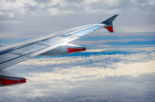 포토 JPG 해외이미지 구름 응시 여행 백그라운드 날개 비즈니스 창문 교통시설 자연 하늘 휴가 비행기 안테나 파노라마 풍경 사람없음 파란색 우주 기계 흰색 분위기 땅 고도 항공 속도 상업 제트기 엔진 우주산업 스카이라인 대패 수평선 해외202004 해외포토 자연요소 시선 산업 컬러 교통 컨셉 통신 항공교통 대중교통 촬영기법 시설 생태계 파일형식 이미지허브