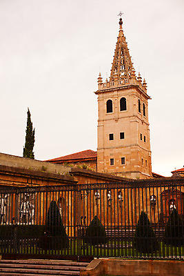 포토 JPG 해외이미지 유럽 종교 조각 건축양식 창문 지붕 사람없음 조각상 성당 교회 탑 얼룩 영혼 역사 스페인 재산 정사각형 종탑 목각 천연기념물 고딕 옛날 정문 해외202004 해외포토 도형 건축물 건축 나라 종교건축 건물 금융 조형물 문 파일형식 이미지허브
