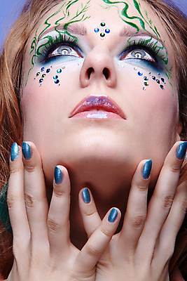 포토 JPG 해외이미지 백인 모델 1 라이프스타일 응시 여자 유럽 얼굴 바다 한명 사람 초록색 물 파란색 강 유행 흰색 해조류 반죽 해외202004 해외포토 자연요소 서양인 시선 나라 컬러 생활 신체부위 해양식물 파일형식 이미지허브