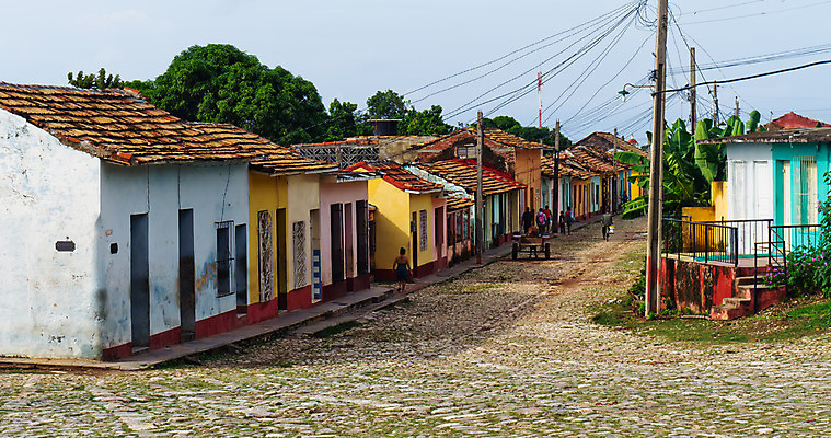포토 JPG 해외이미지 구름 전통 도로 벽 여행 건축양식 창문 자동차 거리 주택 사람없음 야외 건물 컬러풀 세계 마을 수확 시골 도시 역사 클래식 복고 장면 쿠바 타운 식민지 옛날 자동 스타일 해외202004 해외포토 자연요소 건축물 건축 길 육상교통 컬러 컨셉 농업 교통시설 중앙아메리카 파일형식 이미지허브