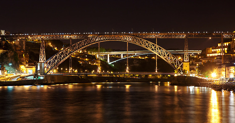 포토 JPG 해외이미지 유럽 문화 여행 조명 파노라마 사람없음 건물 빛 금속 교수 운명 도시 야간 포르투갈 철 해외202004 해외포토 자연요소 건축물 나라 재질 촬영기법 교사 파일형식 이미지허브